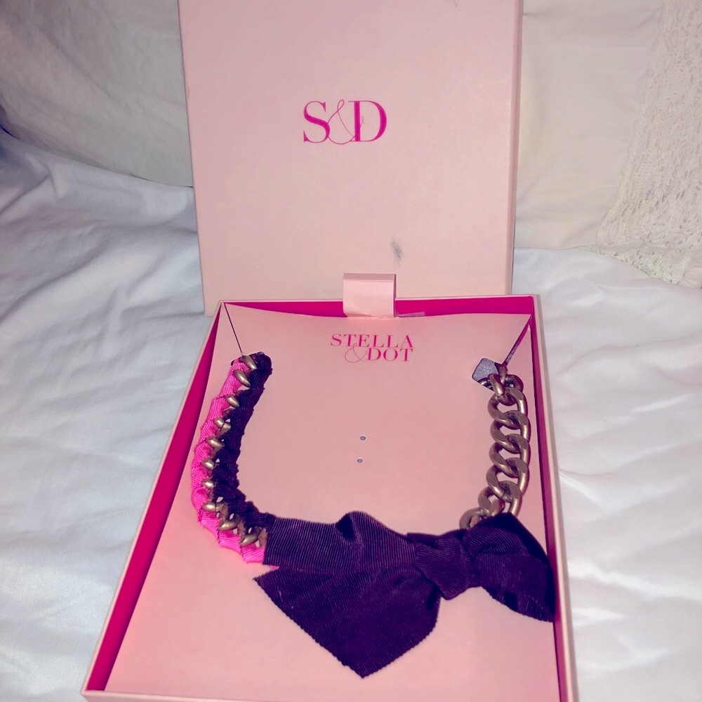 Stella & Dot Rose Gold chain and ribbon necklace in good condition, used in box!